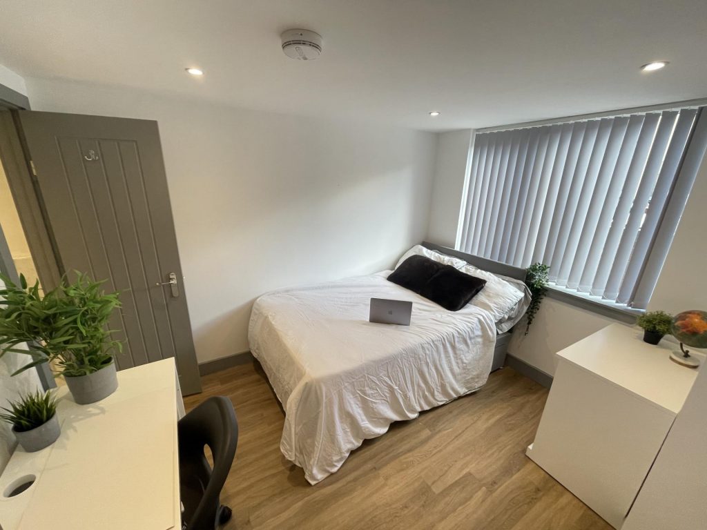 Super 5 Bed All Ensuite HMO For Sale